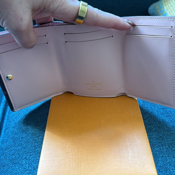 Louis Vuitton Celeste Wallet. M81665 - Picture 7 of 10